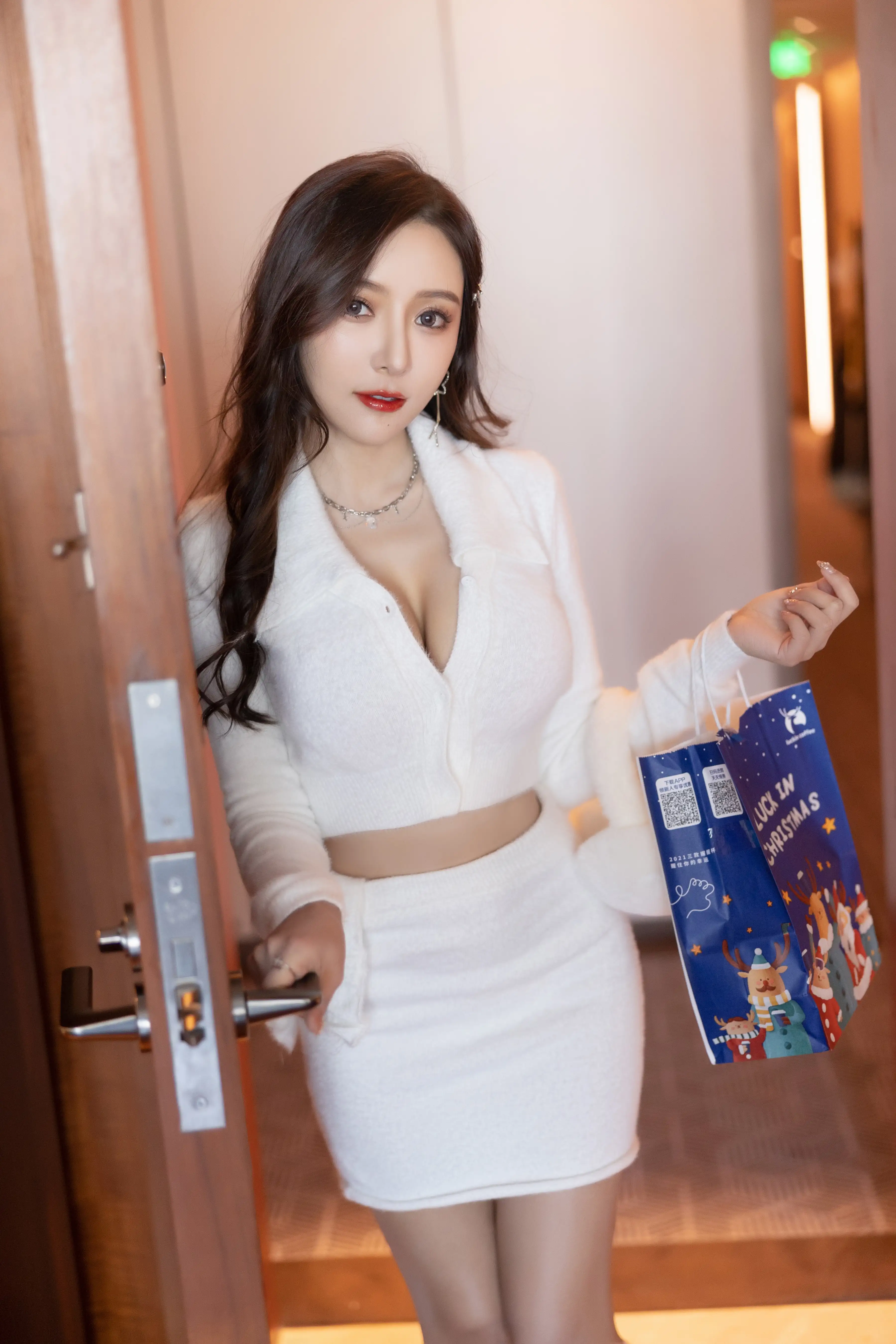 王馨瑶_NO.019_内购无水印_NO.4359_白色套装圣诞女郎_ - M940.COM 内部私购-第3张
